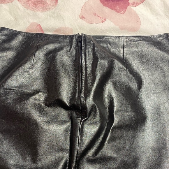 Danier Genuine Leather Mini Front Slit Inner Lining Black Pencil Skirt Size 10 - Picture 7 of 12